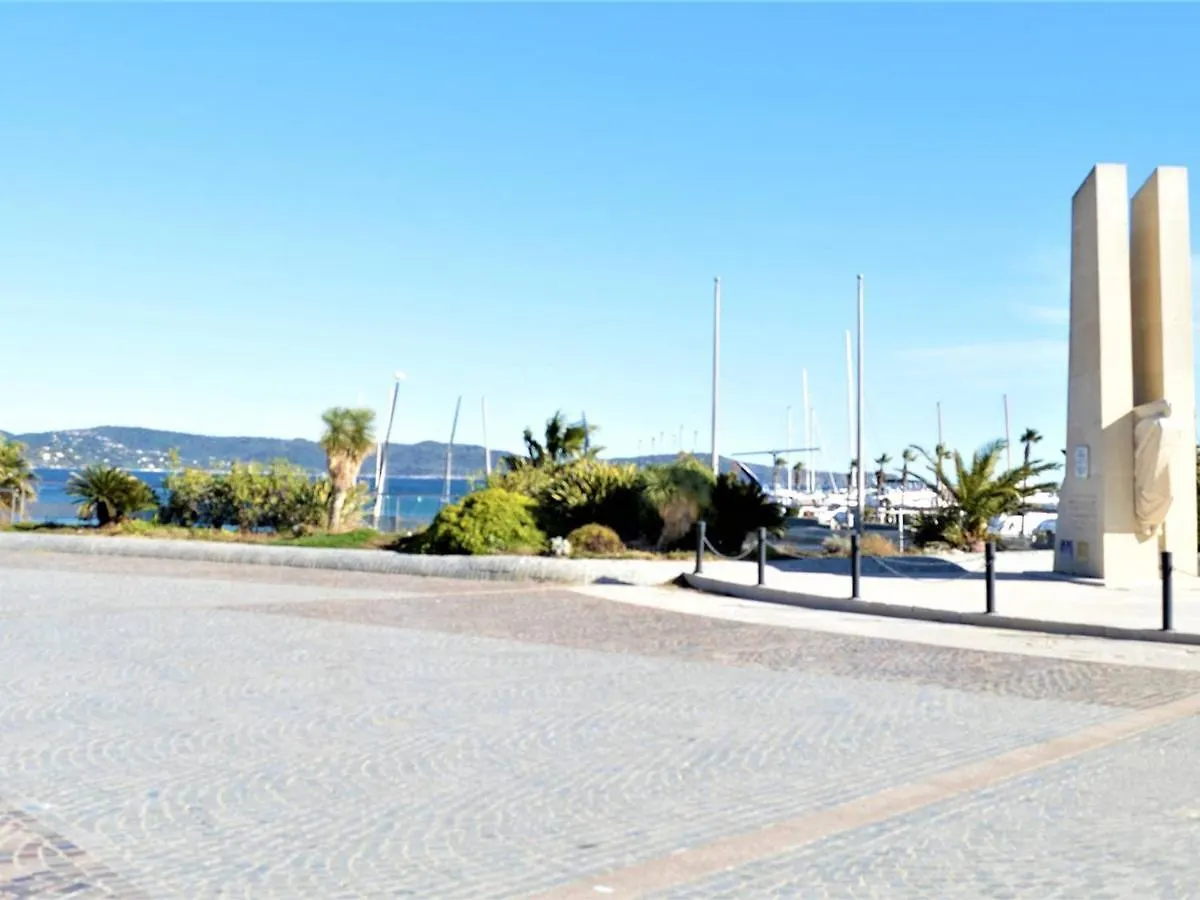 Studio Cabine Avec Terrasse Et Parking - Proche Centre Et Plages A Cavalaire-Sur-Mer - Fr-1-226B-31 Apartament