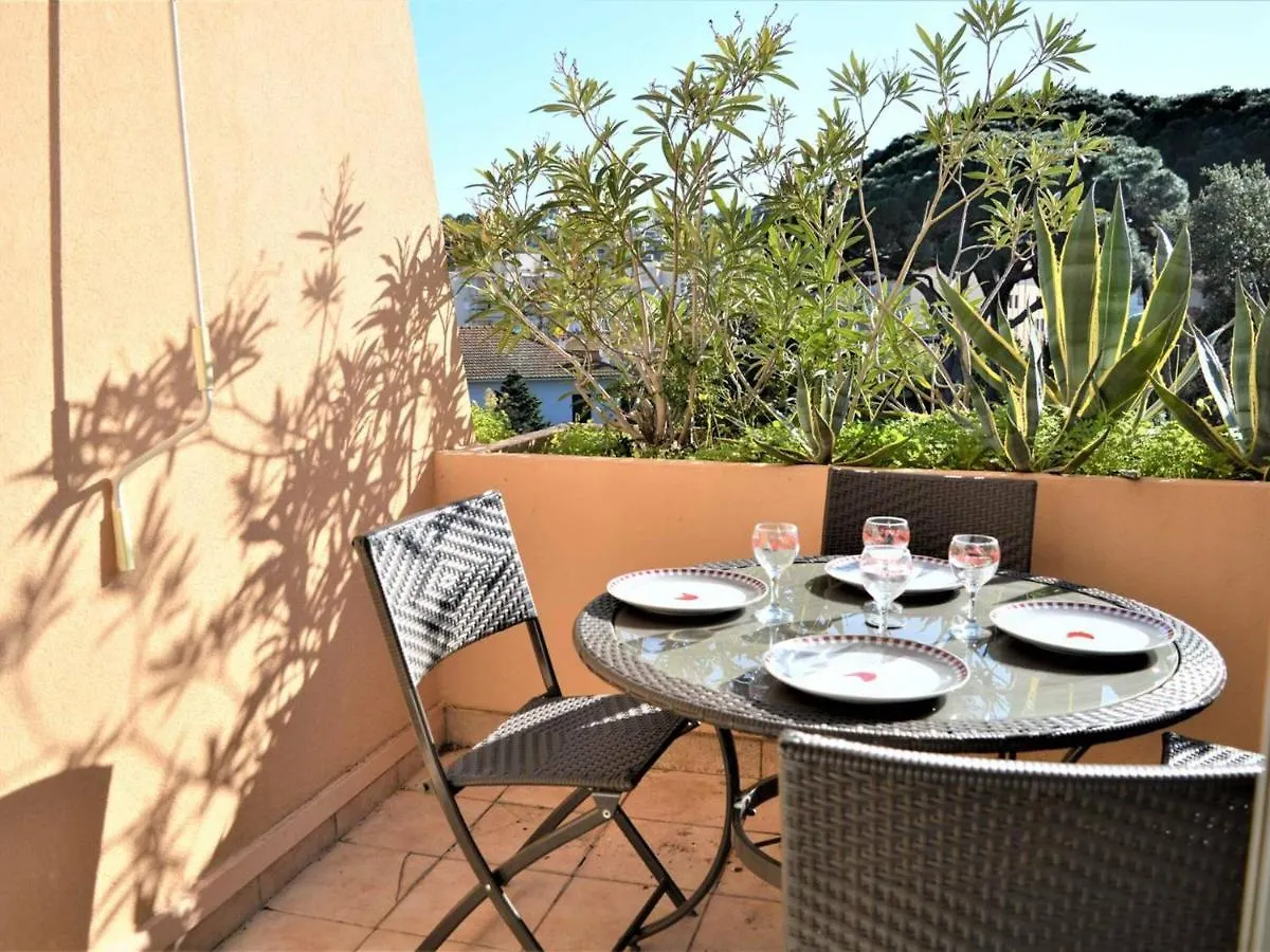 Studio Cabine Avec Terrasse Et Parking - Proche Centre Et Plages A Cavalaire-Sur-Mer - Fr-1-226B-31 Apartment