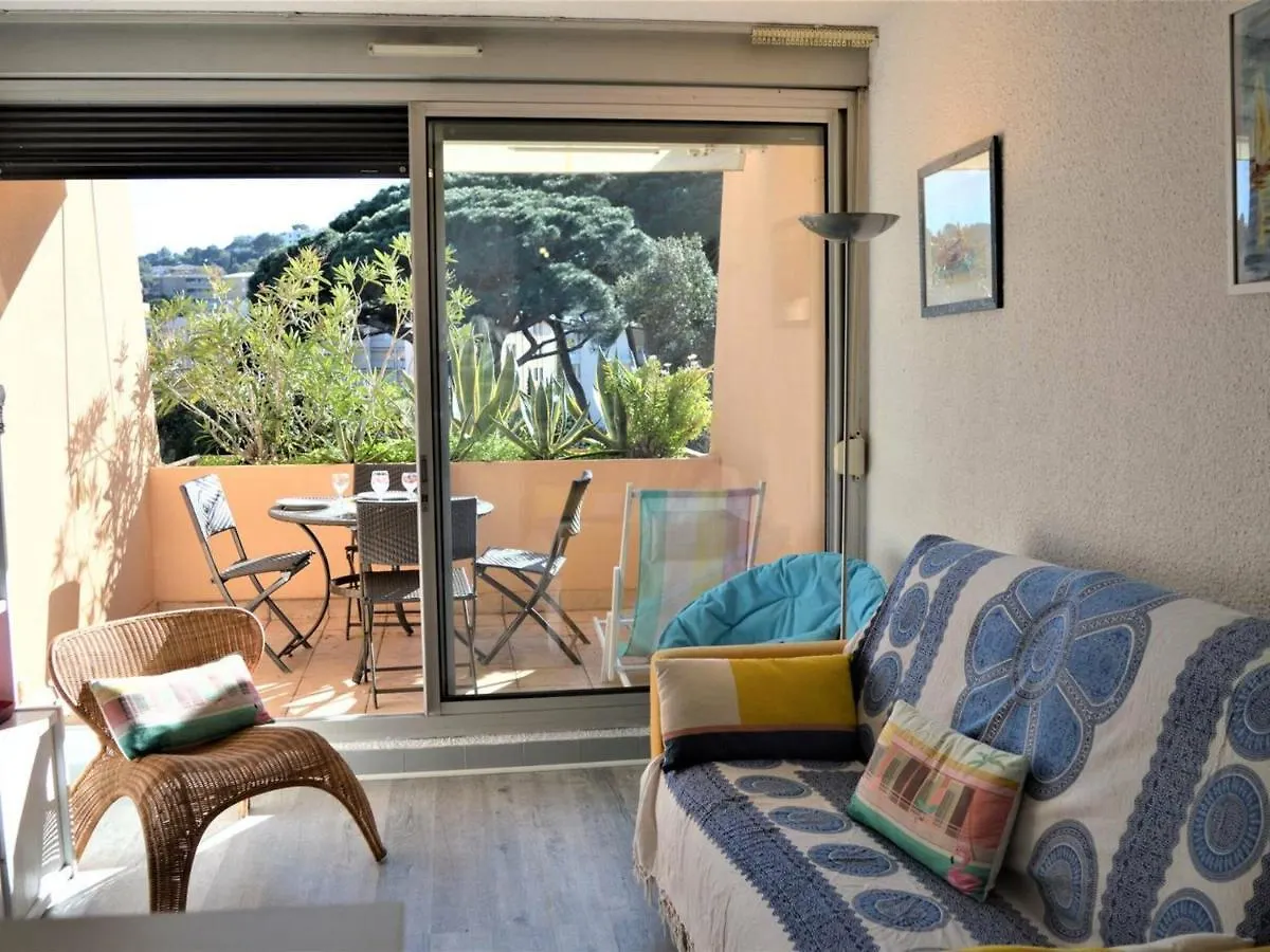 Studio Cabine Avec Terrasse Et Parking - Proche Centre Et Plages A Cavalaire-Sur-Mer - Fr-1-226B-31