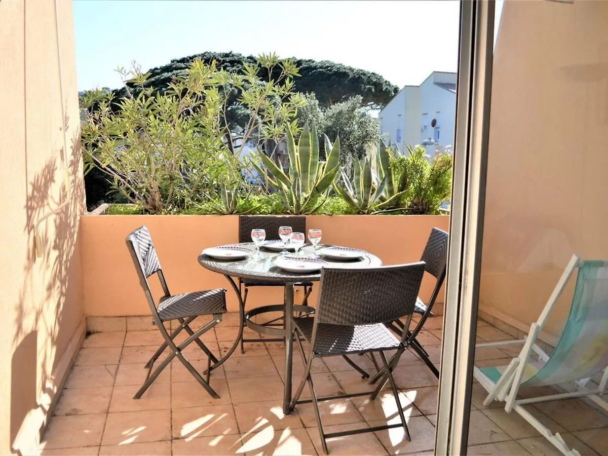 Studio Cabine Avec Terrasse Et Parking - Proche Centre Et Plages A Cavalaire-Sur-Mer - Fr-1-226B-31