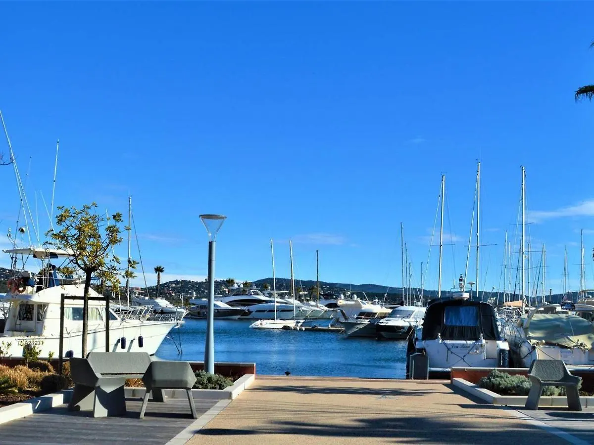 Apartment Studio Cabine Avec Terrasse Et Parking - Proche Centre Et Plages A Cavalaire-Sur-Mer - Fr-1-226B-31 France