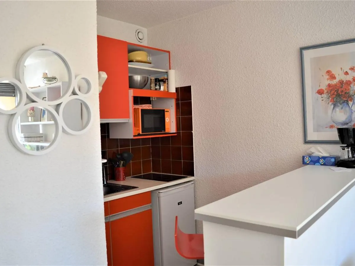 Studio Cabine Avec Terrasse Et Parking - Proche Centre Et Plages A Cavalaire-Sur-Mer - Fr-1-226B-31 0*,  France