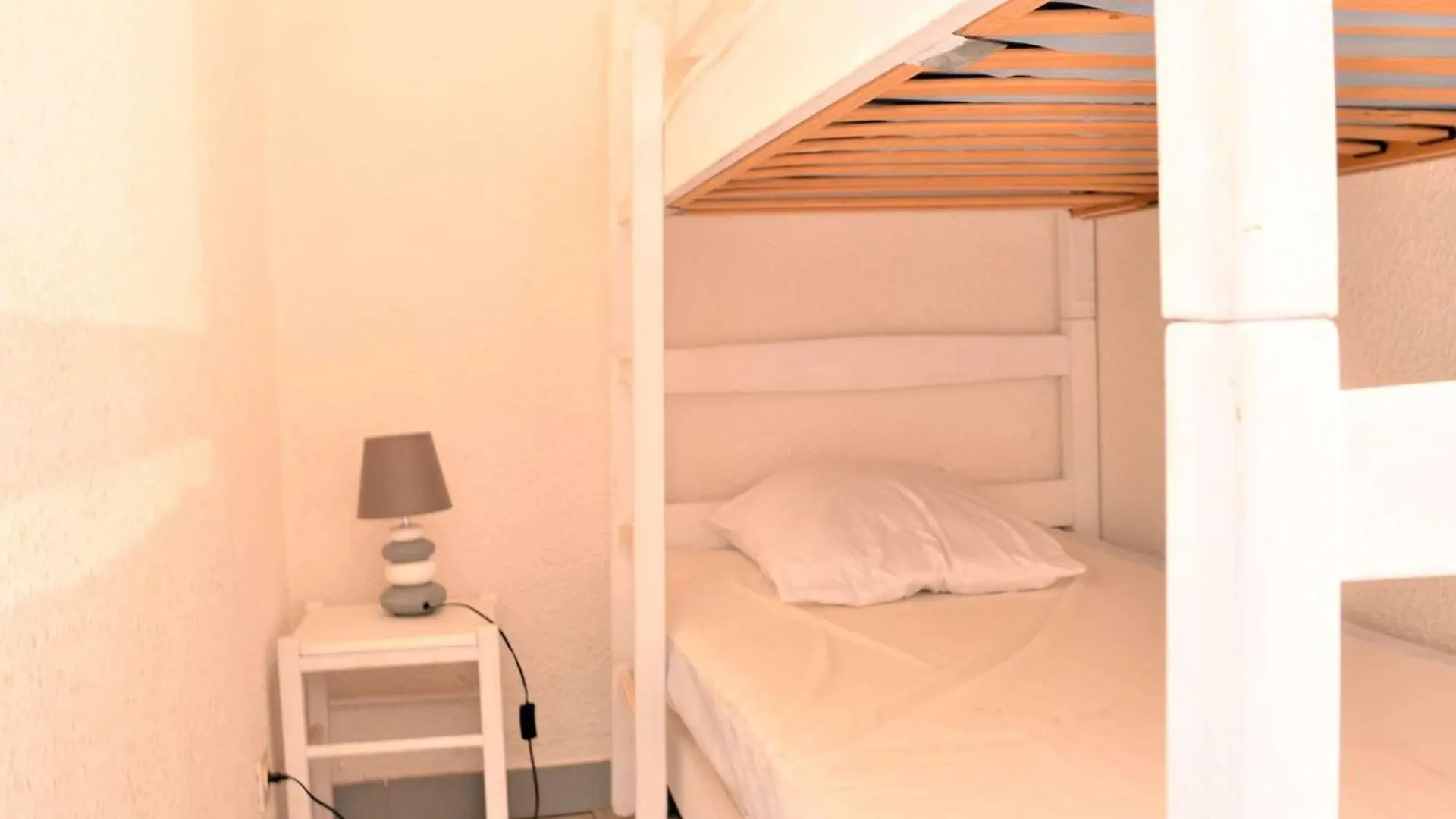 Studio Cabine Avec Terrasse Et Parking - Proche Centre Et Plages A Cavalaire-Sur-Mer - Fr-1-226B-31 France